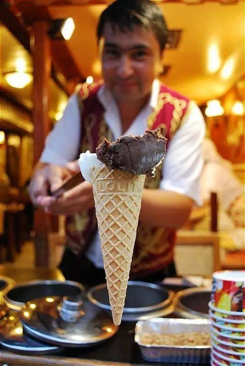 土耳其冰淇淋顾客直接掏手枪
